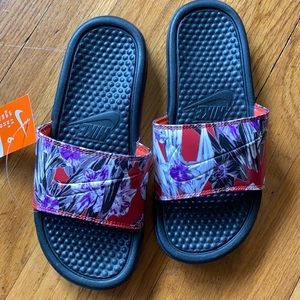 Nike Women’s Benassi Slide Sandal